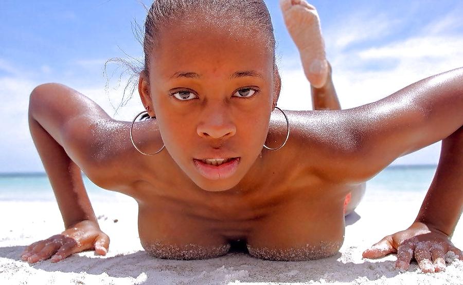 12P All OVER the BEACH...BEAUTIFUL EYES