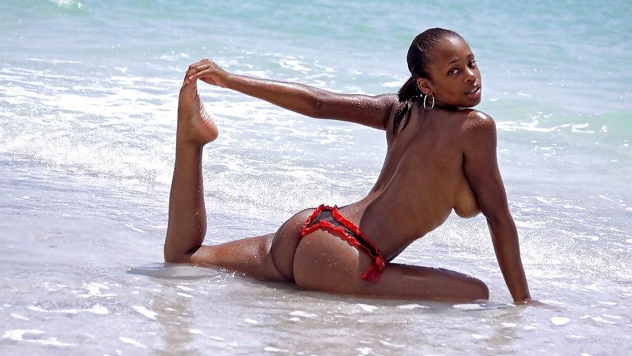 12P All OVER the BEACH...BEAUTIFUL EYES