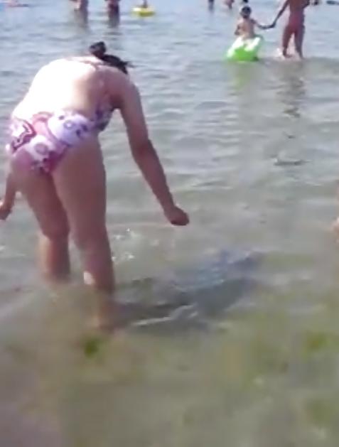 25P Spy ass and bikiny mature beach romanian