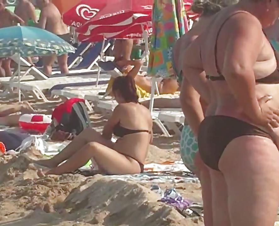 25P Spy ass and bikiny mature beach romanian