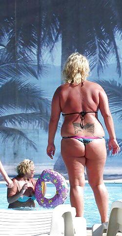 25P Spy ass and bikiny mature beach romanian