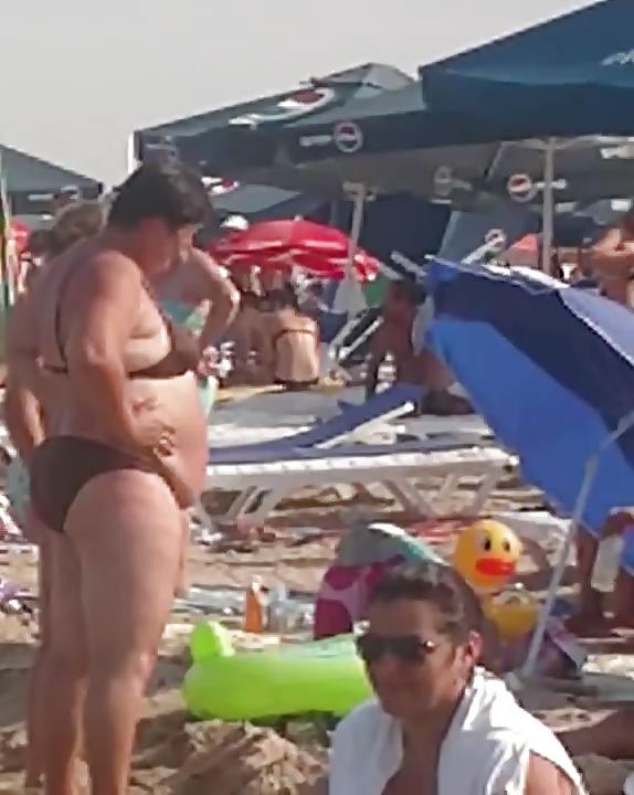 25P Spy ass and bikiny mature beach romanian
