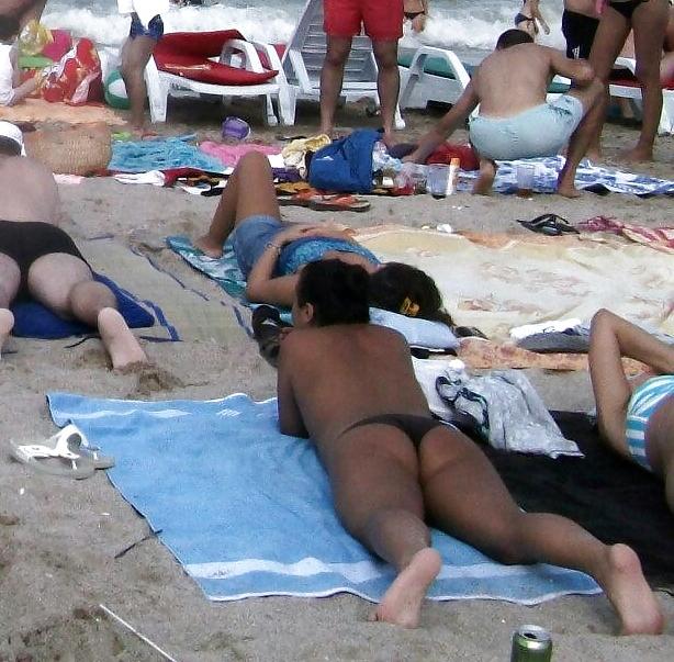 25P Spy ass and bikiny mature beach romanian