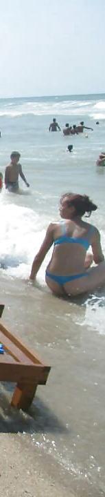25P Spy ass and bikiny mature beach romanian