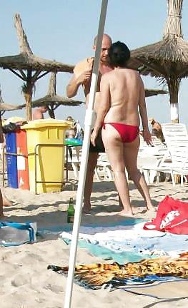 25P Spy ass and bikiny mature beach romanian