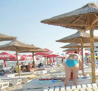 25P Spy ass and bikiny mature beach romanian