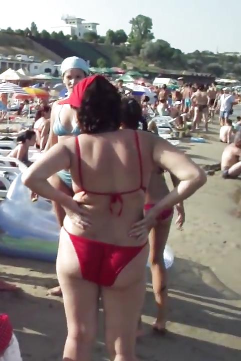 25P Spy ass and bikiny mature beach romanian
