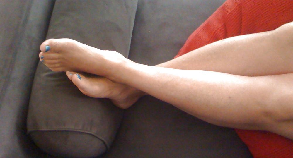 25P Ultimate legs, feet and shoes for your cum to splash over