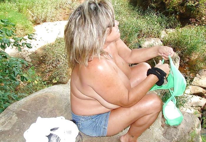 18P Mature blonde show her big breasts