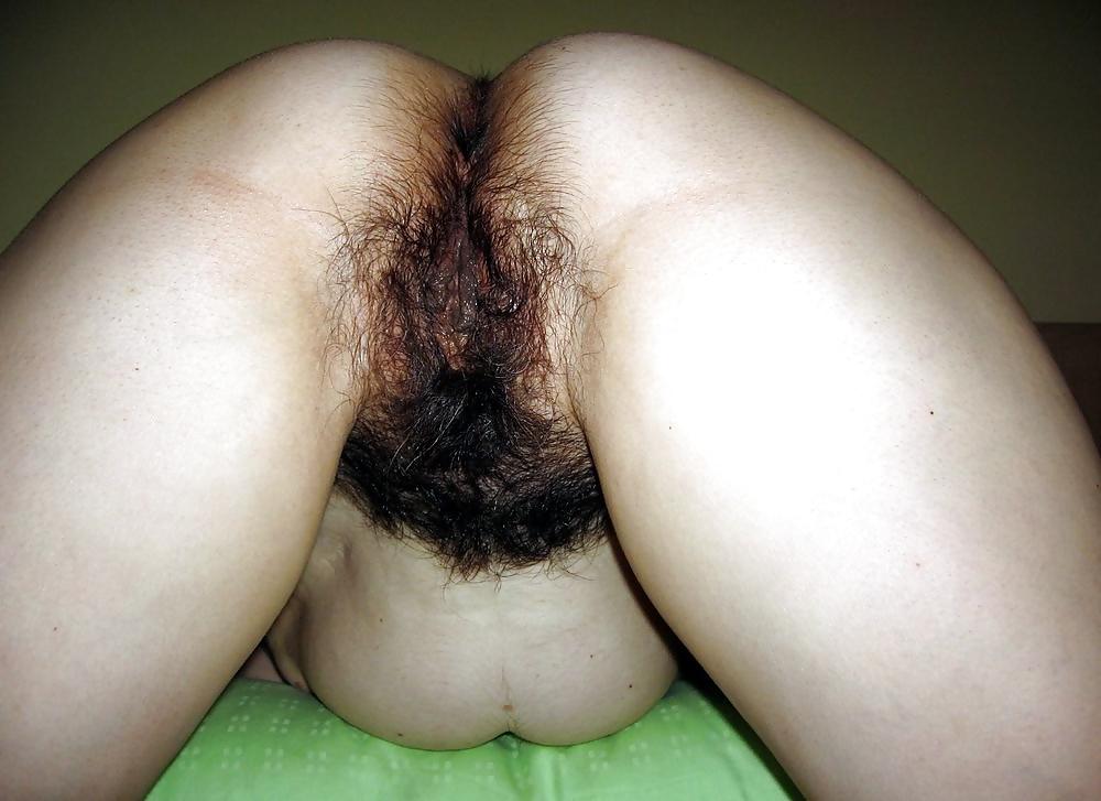 18P My wife show her hairy pussy