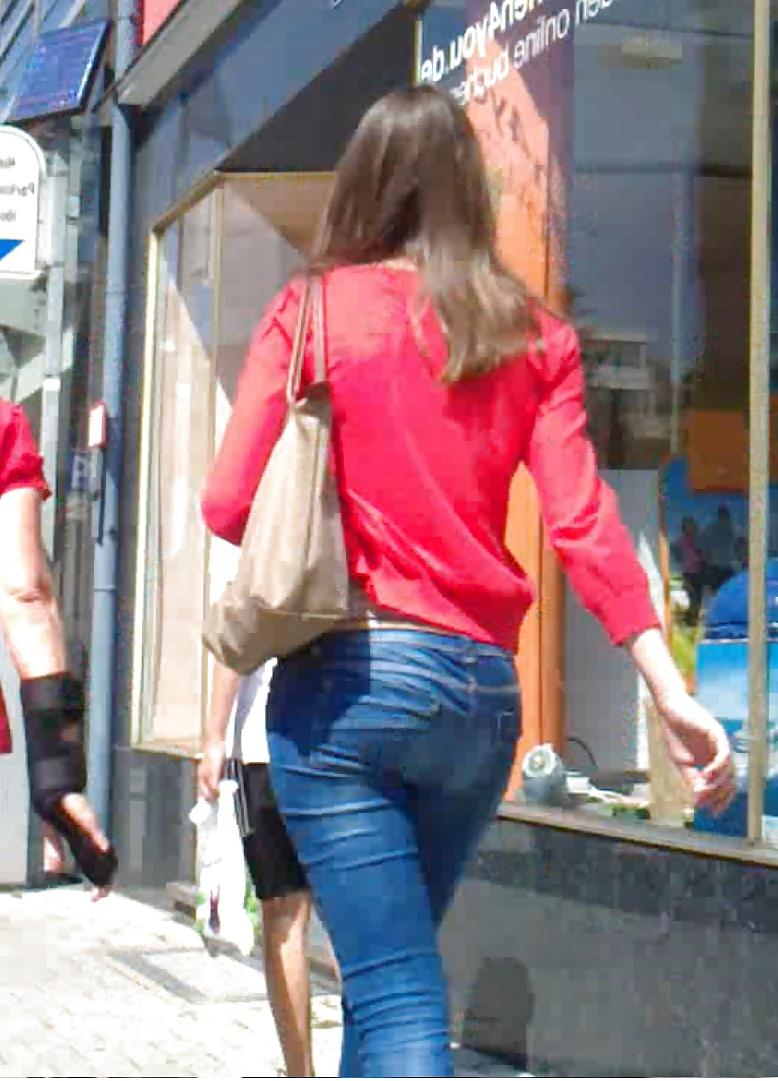 25P Sexy German Ass Girls in Public - Part 1