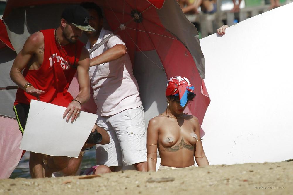 17P RIHANNA Vogue Photoshoot PERFECT TITS