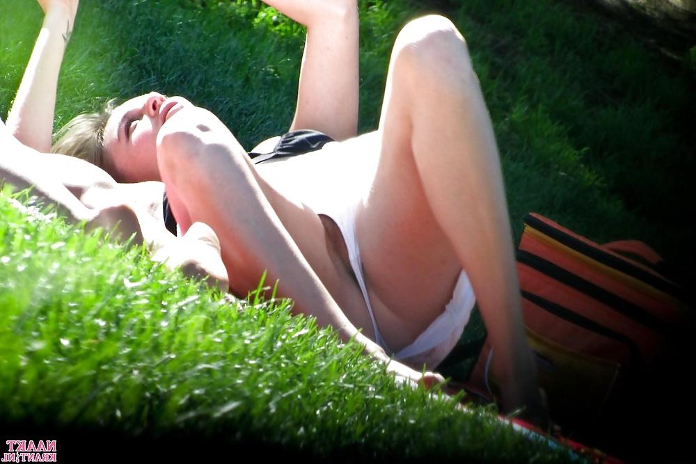 25P Upskirt and Flashing
