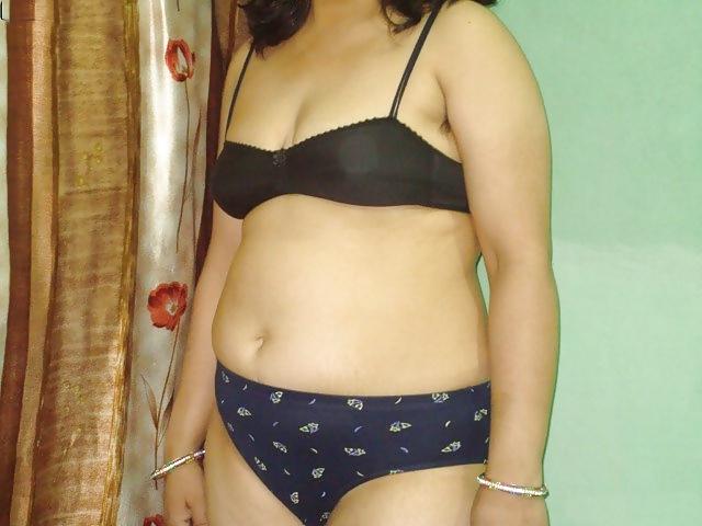 9P Housewife Topless