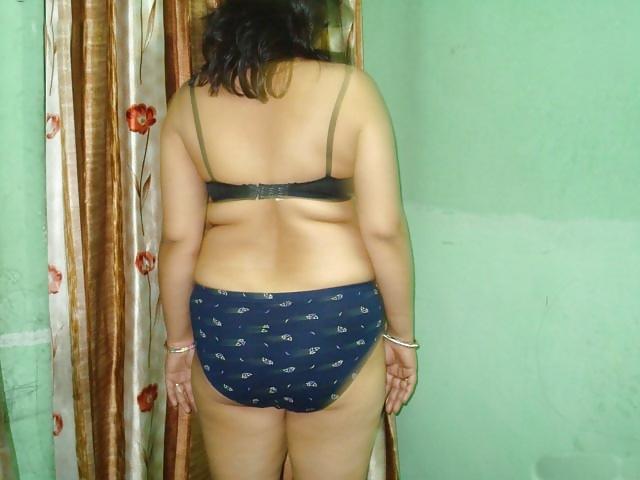 9P Housewife Topless