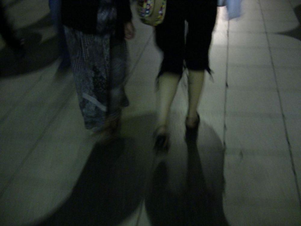 20P Japanese Candids - Feet on the Street 01