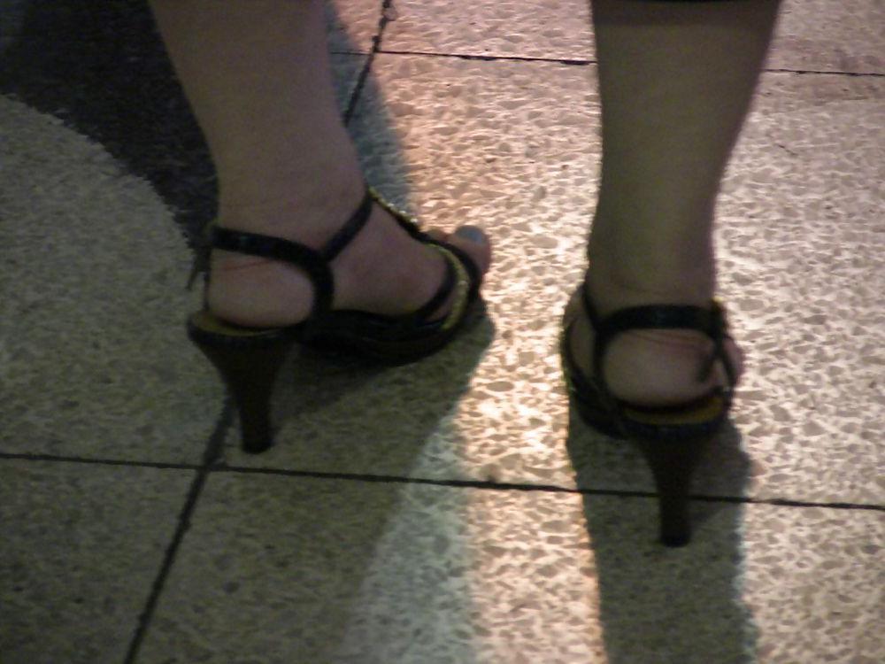 20P Japanese Candids - Feet on the Street 01