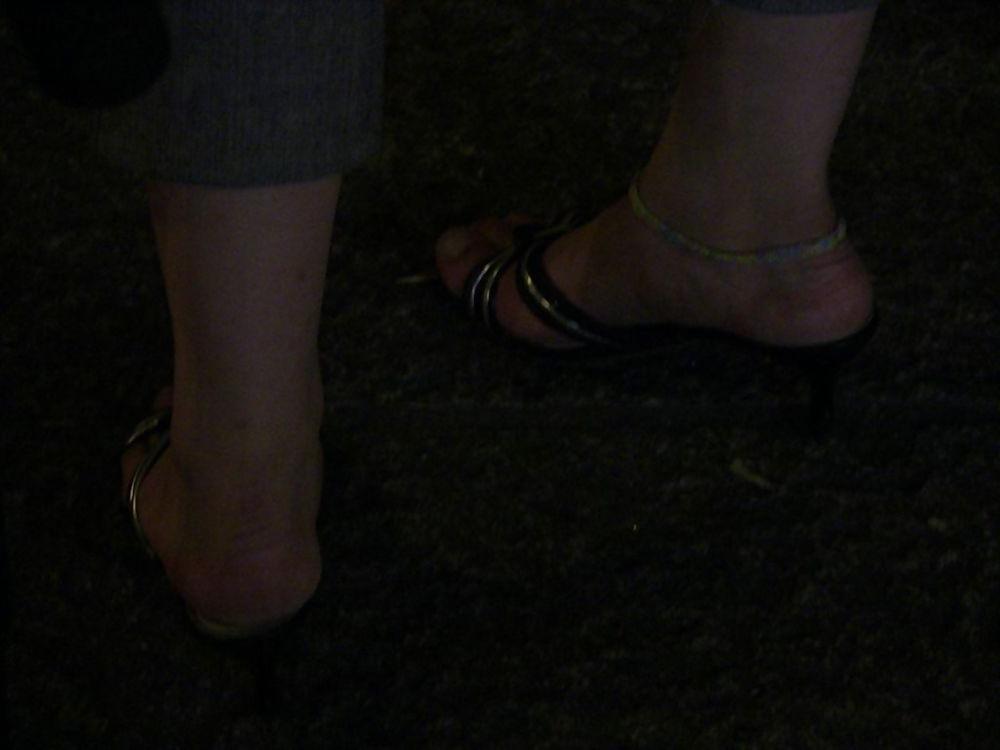 20P Japanese Candids - Feet on the Street 01