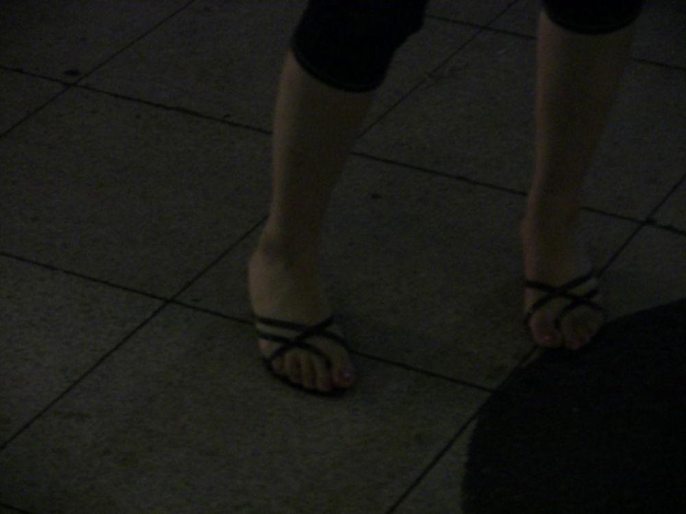 20P Japanese Candids - Feet on the Street 01