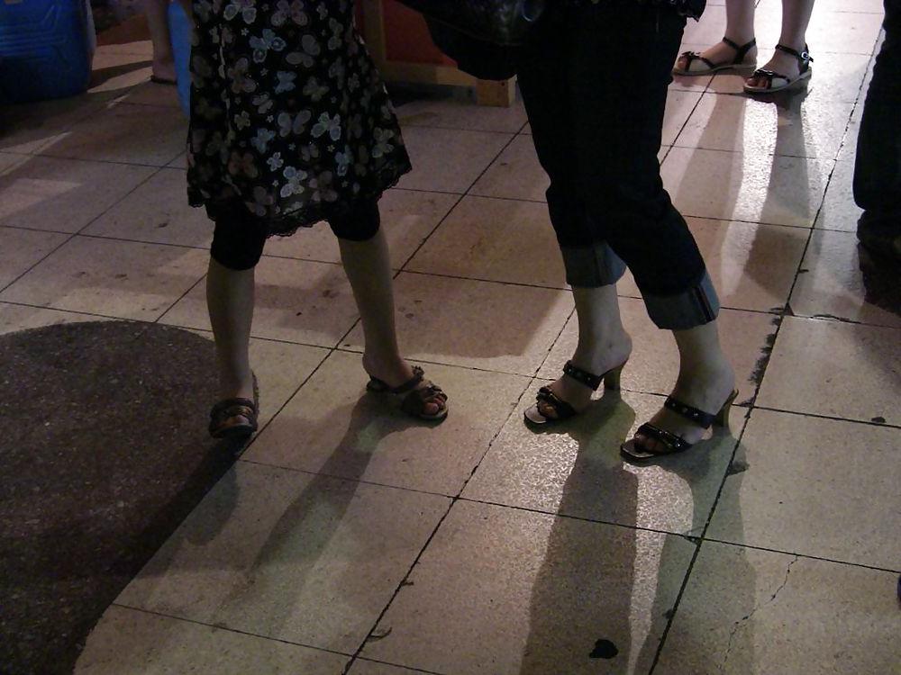 20P Japanese Candids - Feet on the Street 01