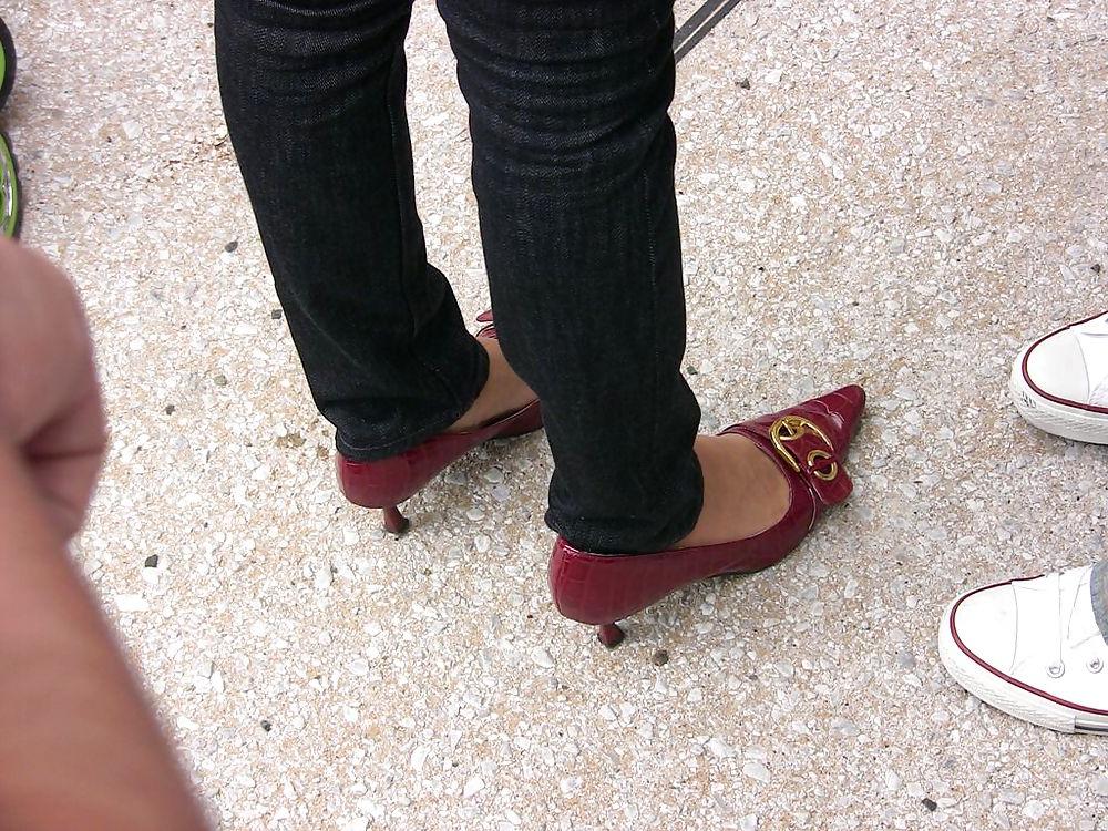 20P Japanese Candids - Feet on the Street 02