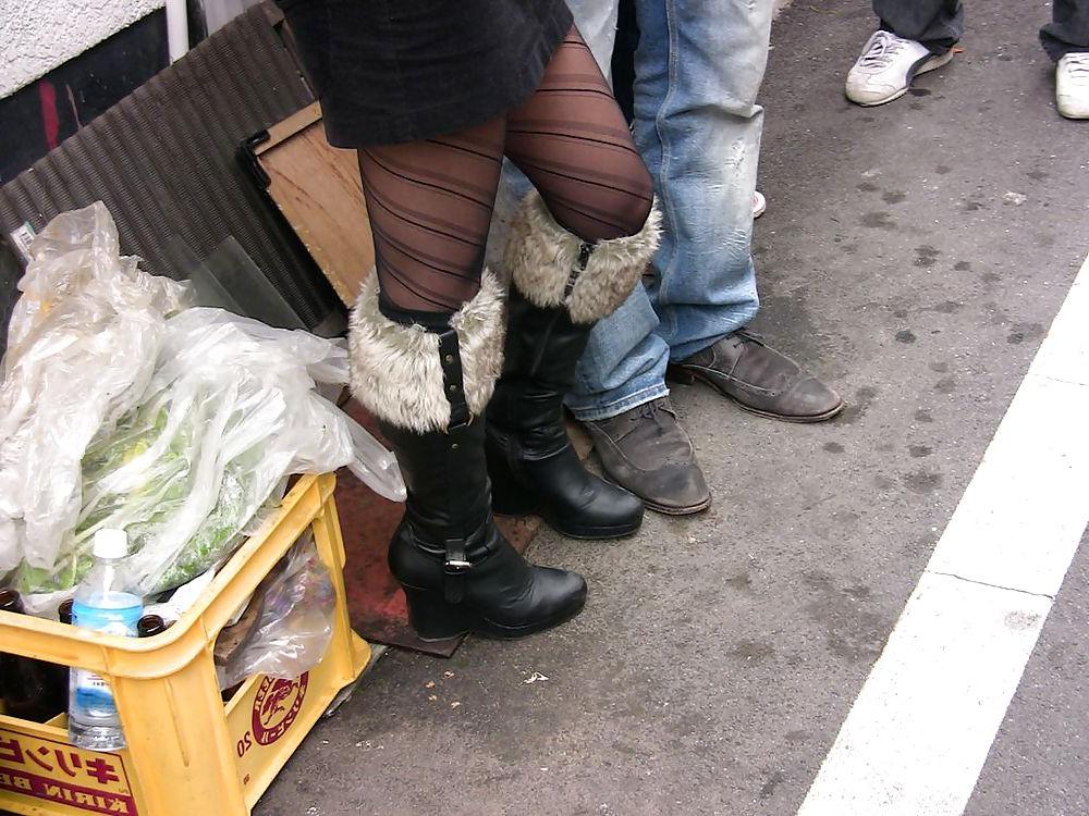 20P Japanese Candids - Feet on the Street 02