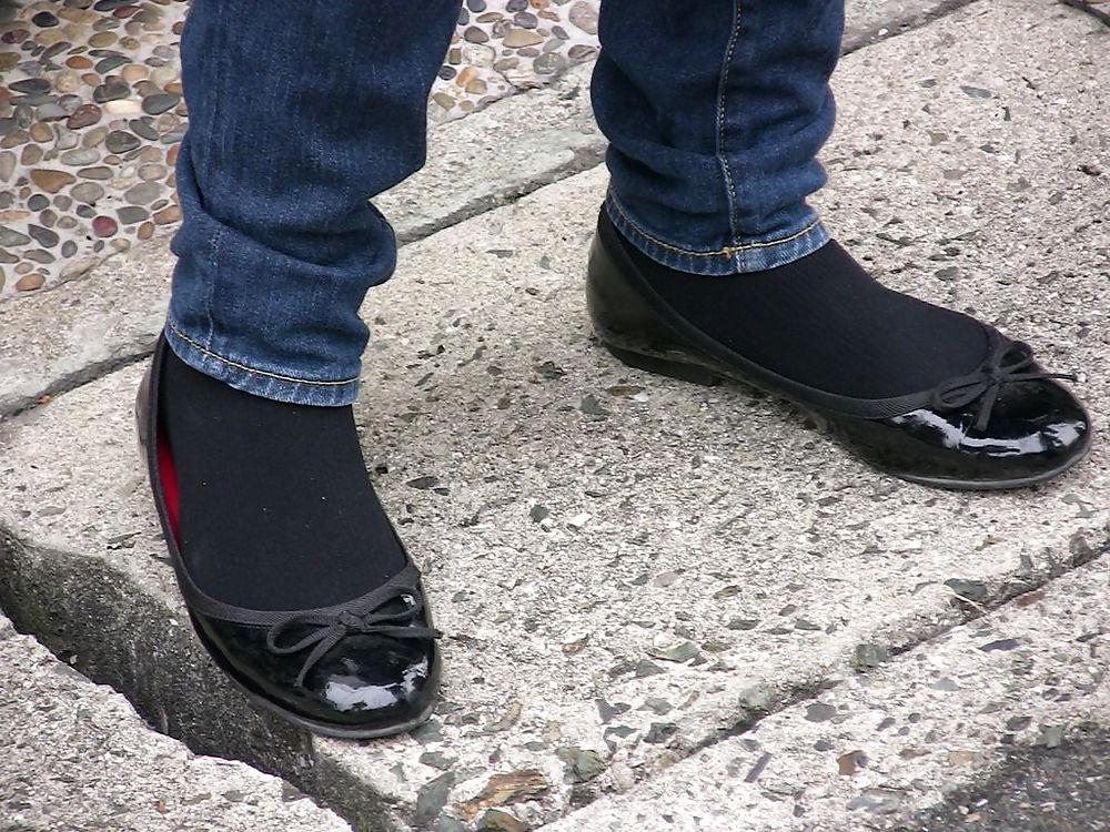 20P Japanese Candids - Feet on the Street 02