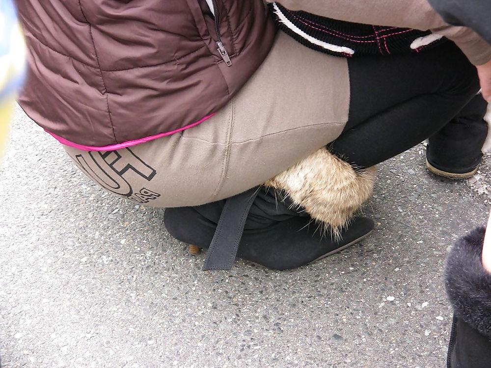20P Japanese Candids - Feet on the Street 02