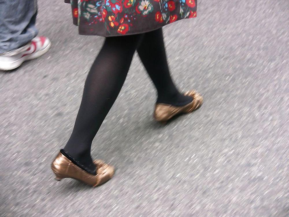 20P Japanese Candids - Feet on the Street 02