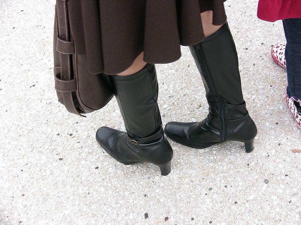 20P Japanese Candids - Feet on the Street 02