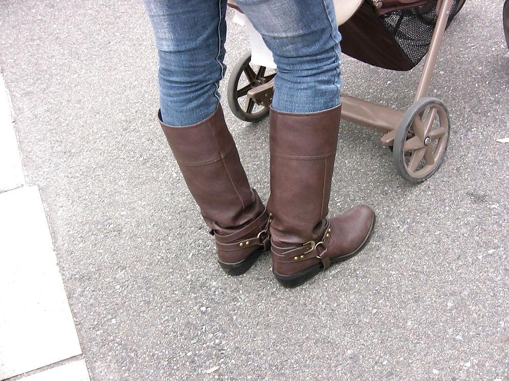 20P Japanese Candids - Feet on the Street 02
