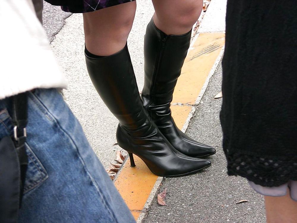 20P Japanese Candids - Feet on the Street 02