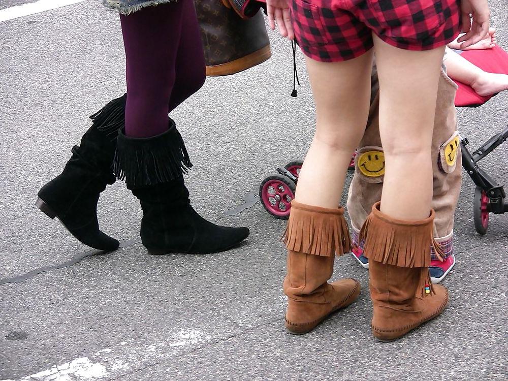 20P Japanese Candids - Feet on the Street 02