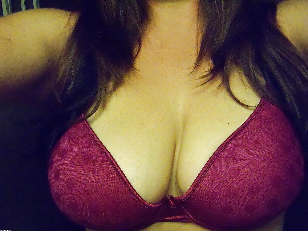 25P Hot Amateur Brunette With A Perfect Set Of Tits