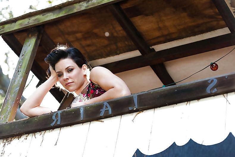 21P Evangeline Lilly took controll over my cock  !!!!