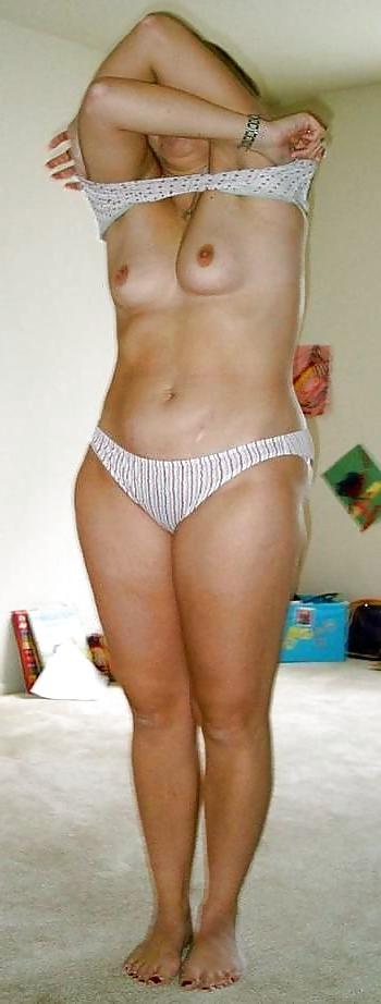 5P Wife show  her ass