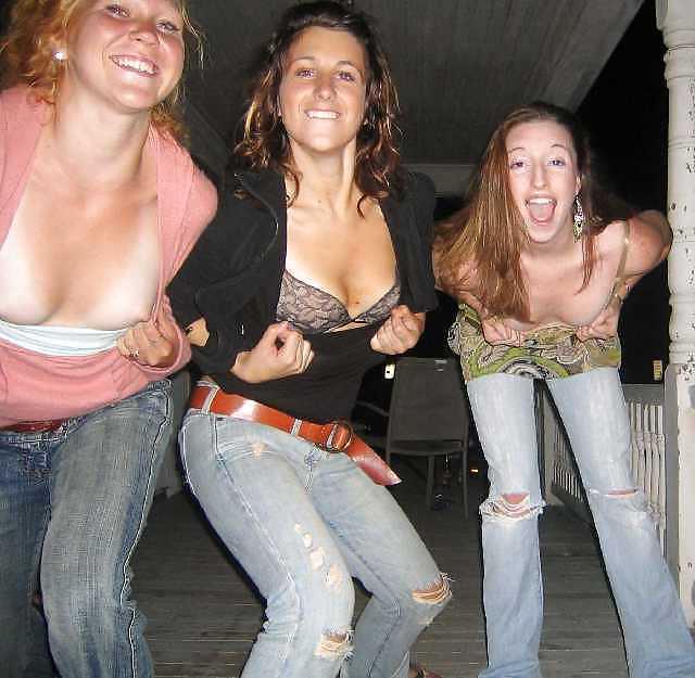 23P Girl in publick naked