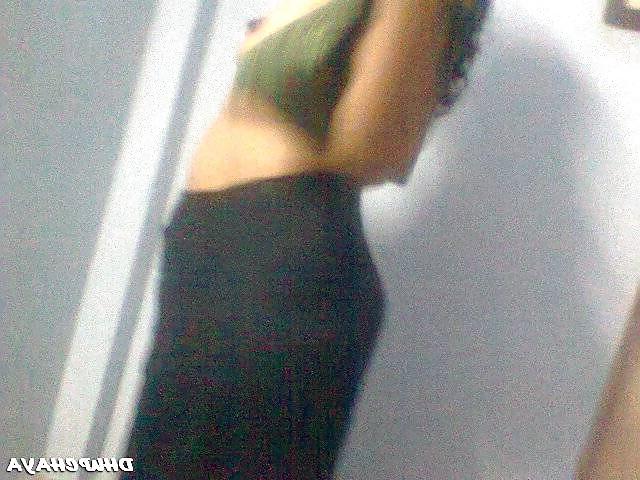 25P Andhra housewife navel boob show 8