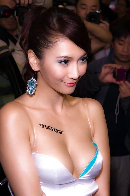 14P Beautiful Asian Models in Taipei Show