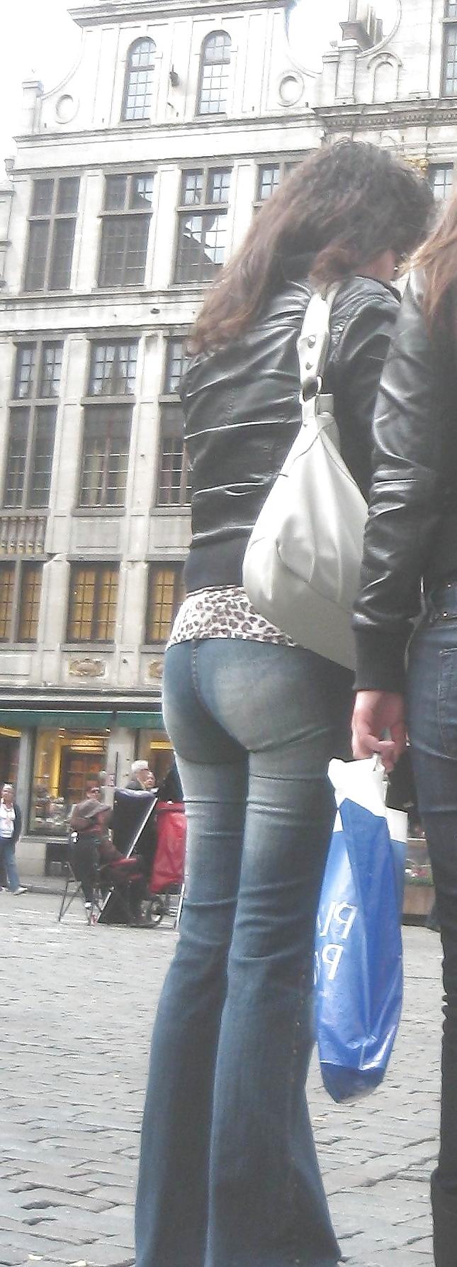 25P Candid ass