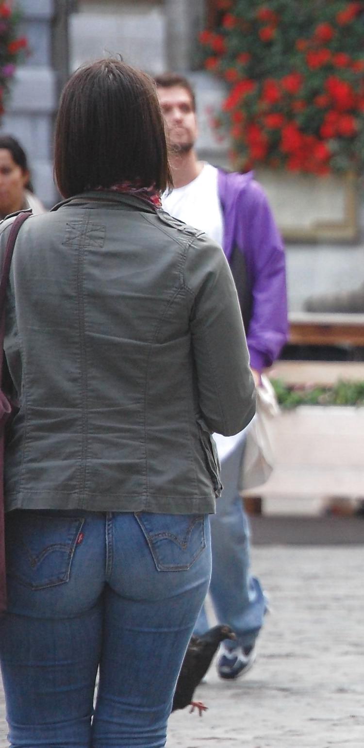 25P Candid ass