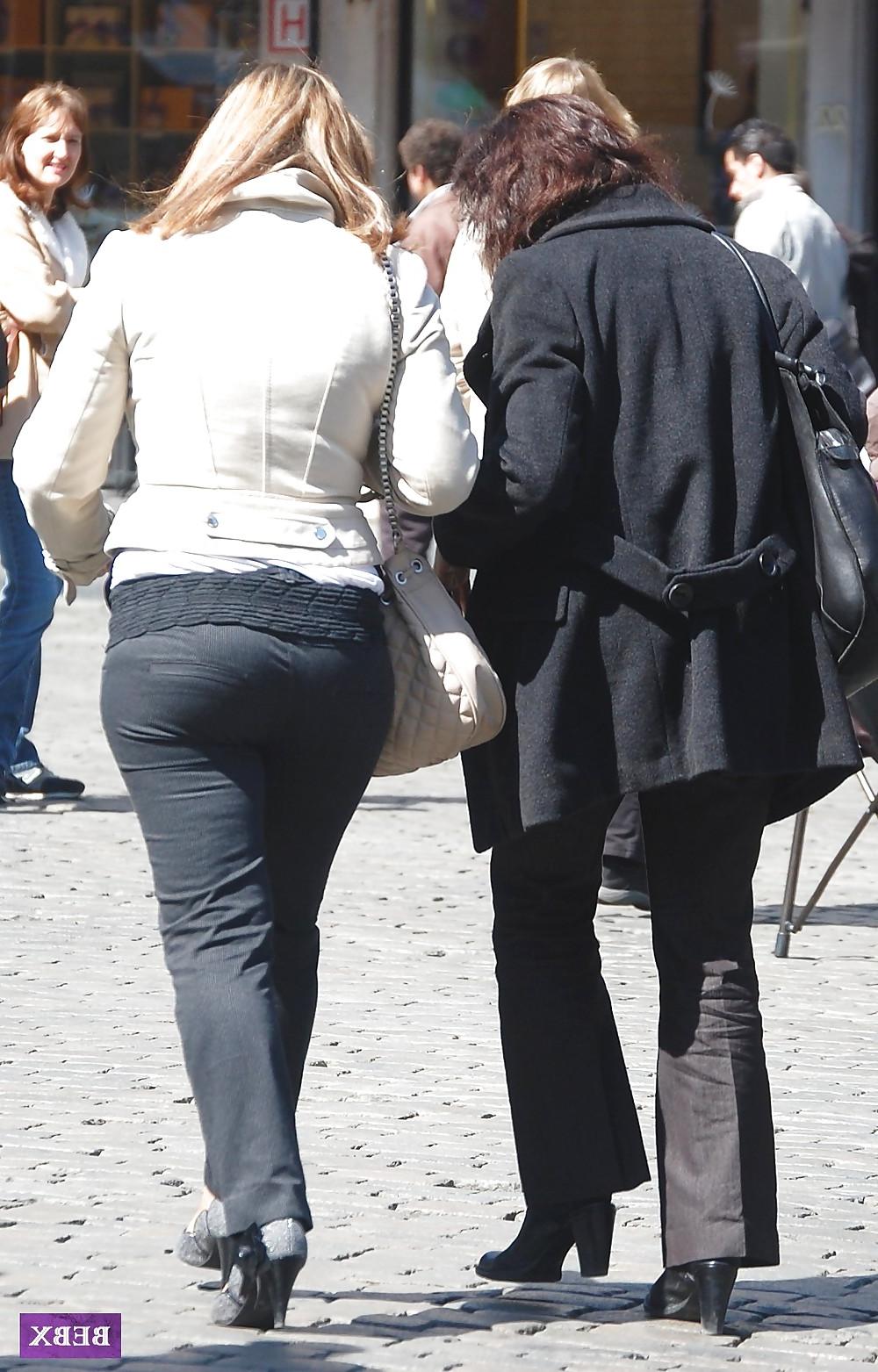 25P Candid ass