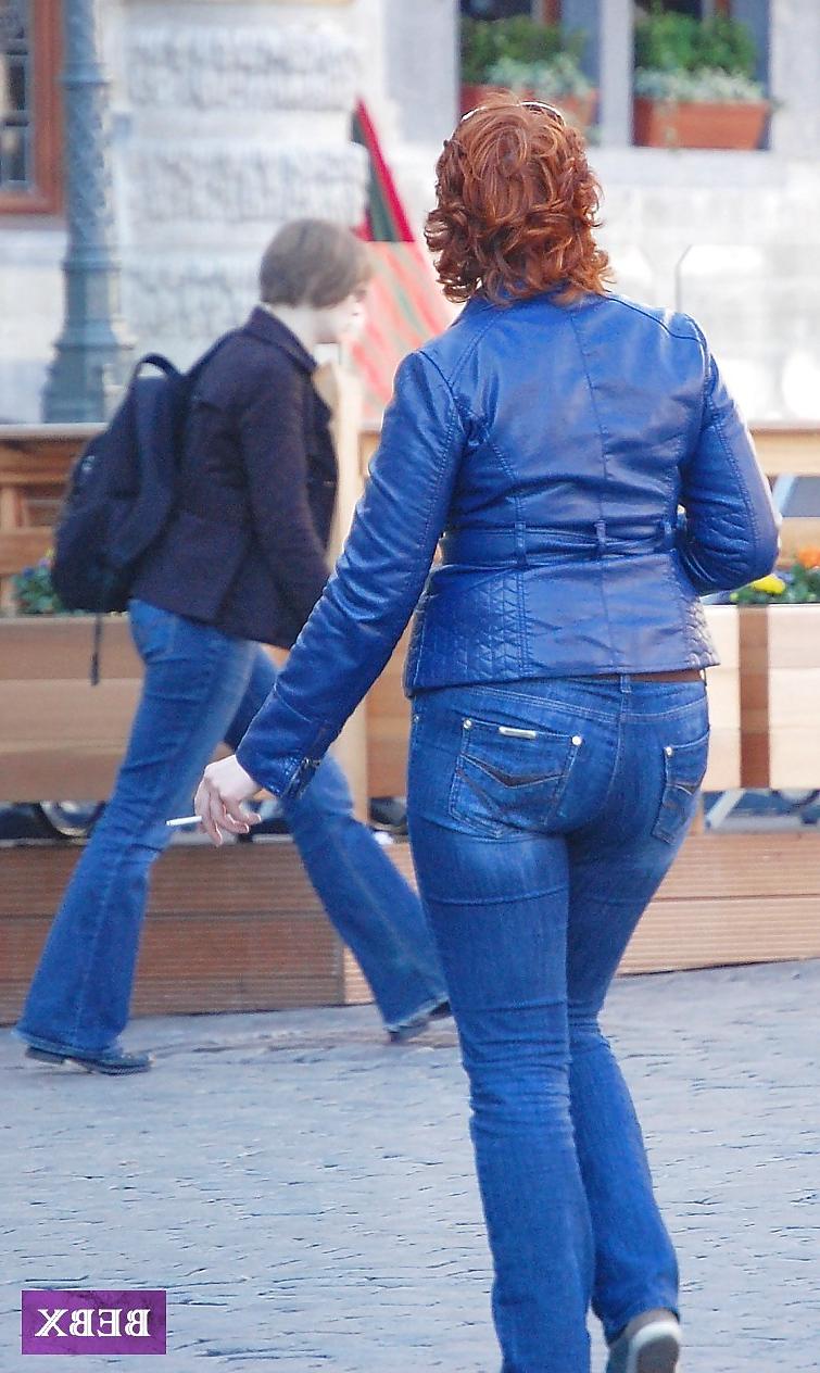 25P Candid ass