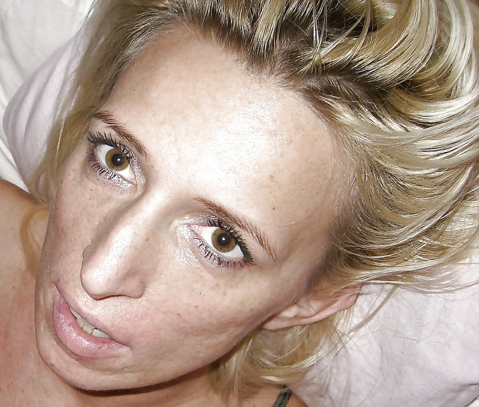 14P Housewife with sexy nose