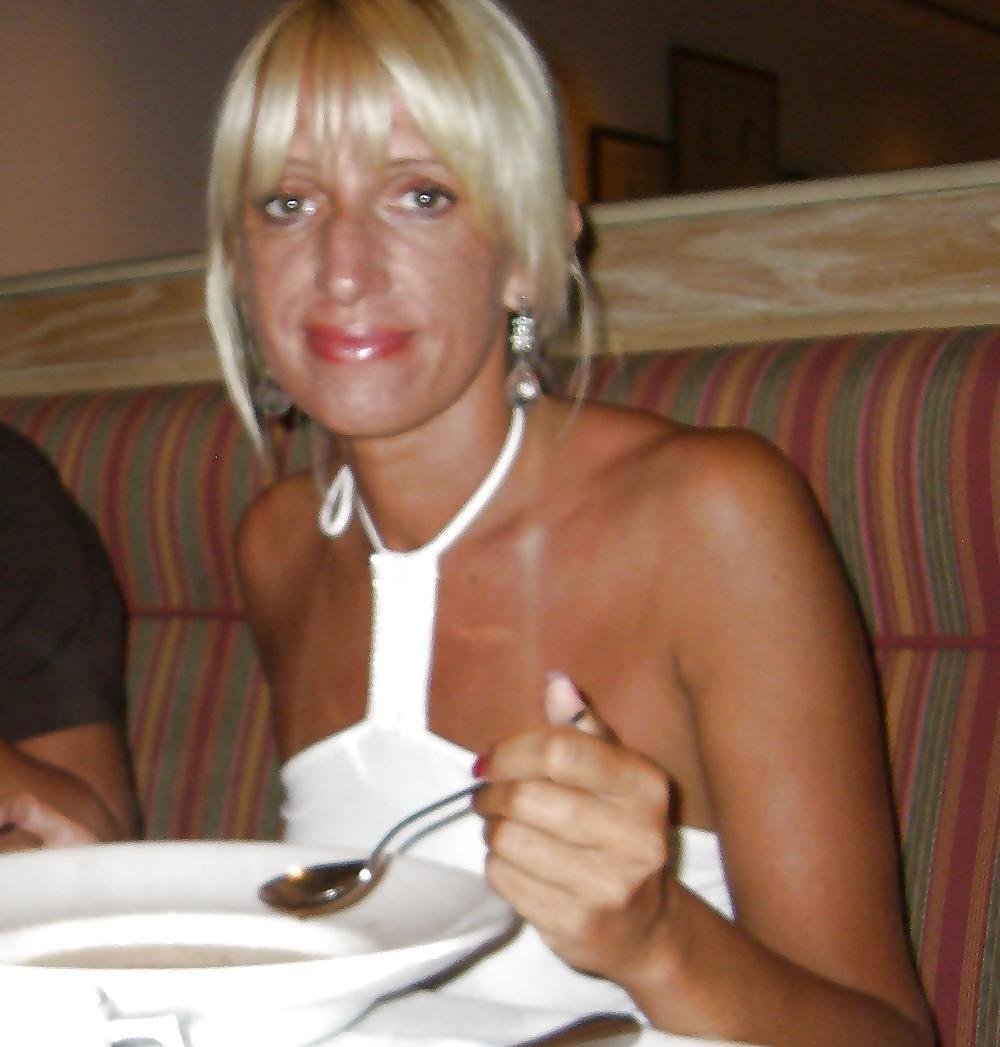 14P Housewife with sexy nose