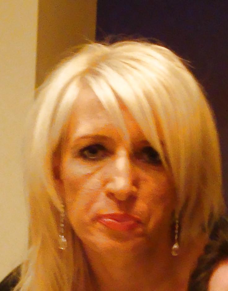 14P Housewife with sexy nose