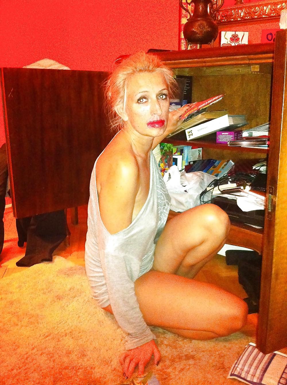14P Housewife with sexy nose