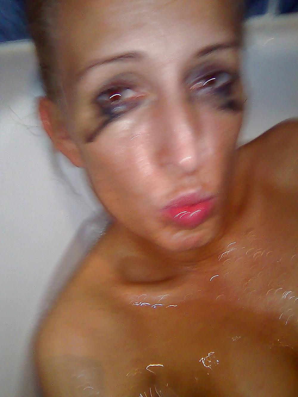 14P Housewife with sexy nose