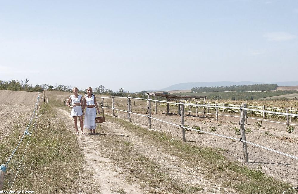 25P Sophie & Jenny  Country Girls