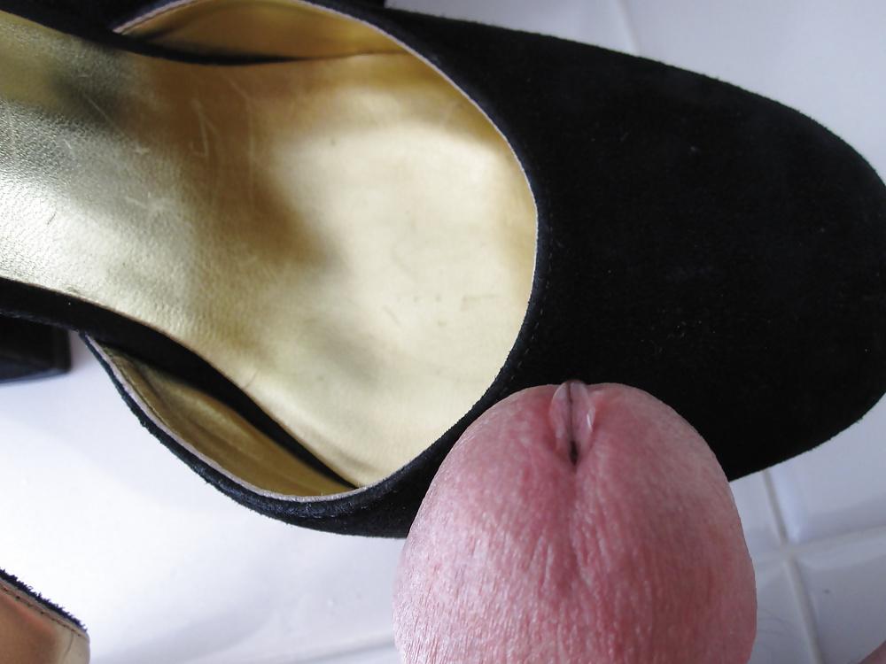 15P Black & Gold Nine West Heels Cummed